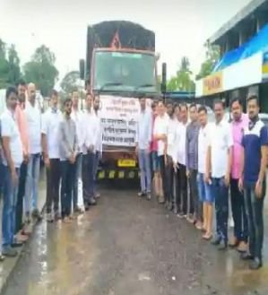 आपत्तीग्रस्तांसाठी मदतीचा पहिला टेम्पो महाडच्या दिशेने रवाना