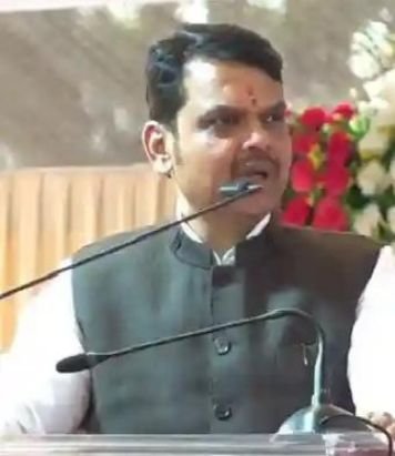 उद्धव ठाकरेंनी राष्ट्रीय नेता व्हावं पण राष्ट्रवादीपेक्षा मोठं नाही:फडणवीसांचा टोमणा