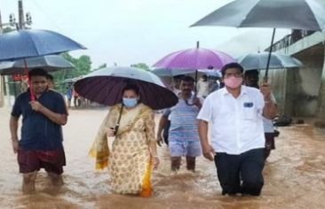 नैसर्गिक आपत्तींचा सामना करणारी तरुण आणि खंबीर राजकारणी; आदिती तटकरे