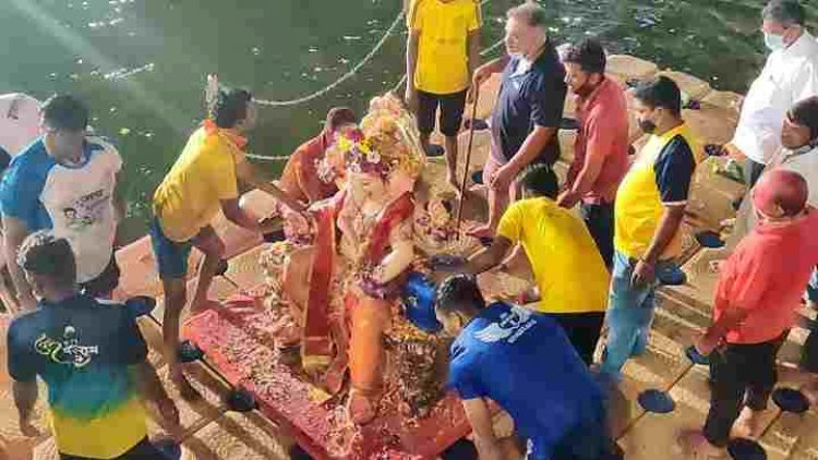 जोगेश्वरी श्यामनगर तलाव येथे गणपती विसर्जन उत्साहात संपन्न