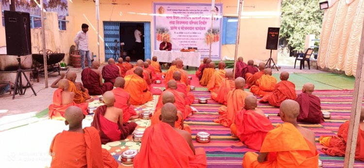 भव्य धम्म रॅलीने श्रामनेर, विपस्सना परिचय शिबीरास उत्साहात प्रारंभ