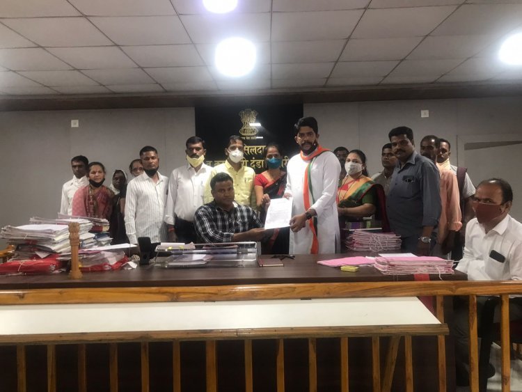 पीकविम्याच्या माध्यमातुन अवकाळी पावसाचा फटका बसलेल्या शेतकऱ्यांना लाभ मिळुन द्या - चेतनसिंह पवार