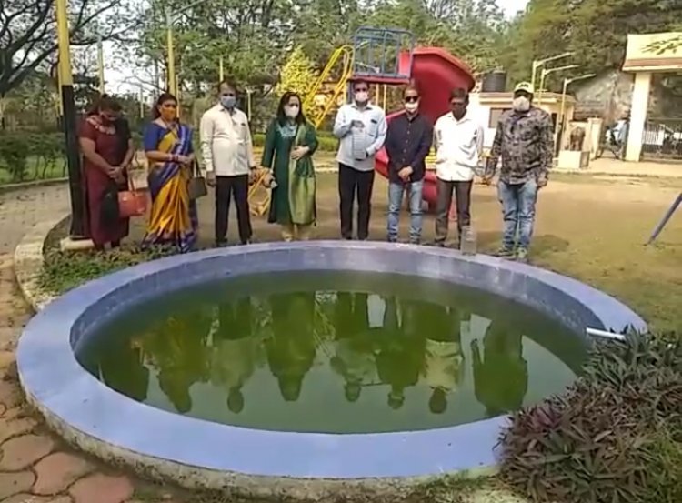 पालघर नगर परिषदेतर्फे मच्छरांचा प्रादुर्भाव कमी होण्यासाठी उघड्या सांडपाण्यात गप्पी मासे सोडण्याचा कार्यक्रम सुरू