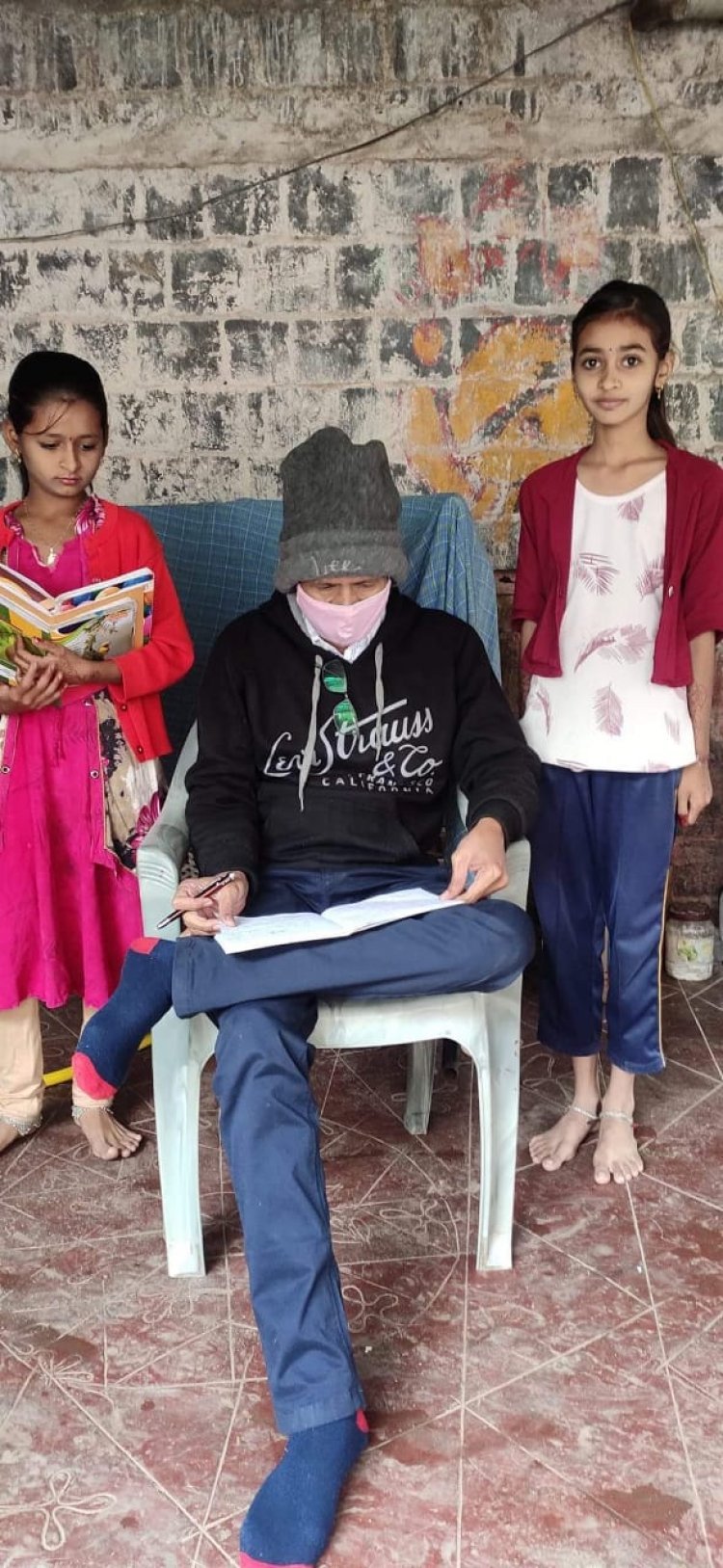 घरोघरी जाऊन विद्यार्थ्यांचा अभ्यास घेणाऱ्या जिल्हा परिषद शाळेतील शिक्षकाची पालकमंत्री धनंजय मुंडे यांनी घेतली दखल